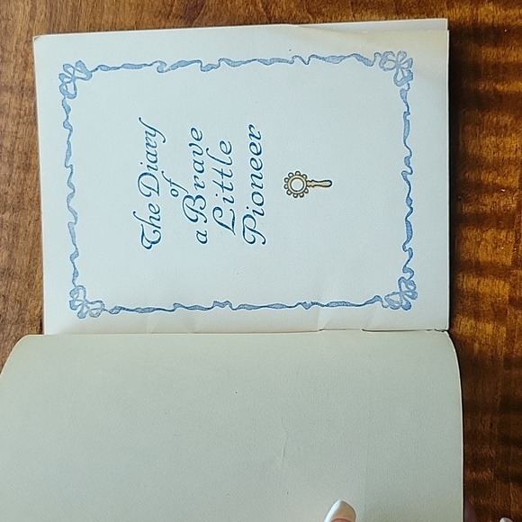 VINTAGE NESTLE STORYBOOK ADVERTISING BOOKLET - Picture 1 of 7